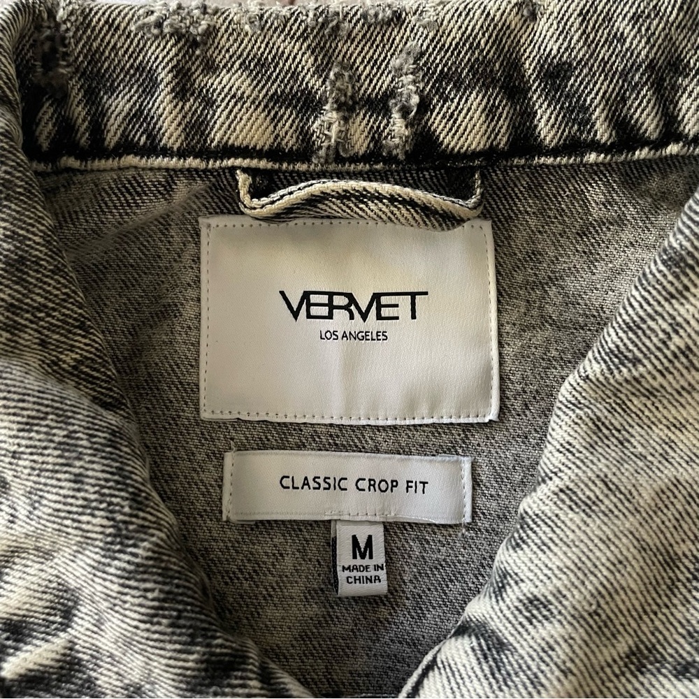 NWOT Vervet Escala Denim Jacket Women’s M Black Acid Wash Classic Crop Fit - Picture 12 of 16